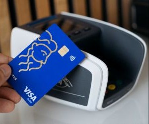 Investments allow you to grow your wealth over time by putting your money to work in assets such as stocks, bonds, funds, real estate and more, but they always involve risk, including market volatility, potential loss of capital and inflation eroding returns; the key is to invest with a clear strategy, proper diversification and only with capital that does not compromise your financial stability.