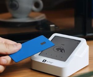 Forex offers opportunities to profit from fluctuations between global currencies in a highly liquid market that trades 24 hours a day, but it is also a high-risk arena due to leverage, sharp volatility and the impact of macroeconomic news; the key is to trade with a clear strategy, strict risk management and only with capital you can afford to lose without affecting your financial stability.