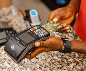 Forex offers opportunities to profit from fluctuations between global currencies in a highly liquid market that trades 24 hours a day, but it is also a high-risk arena due to leverage, sharp volatility and the impact of macroeconomic news; the key is to trade with a clear strategy, strict risk management and only with capital you can afford to lose without affecting your financial stability.